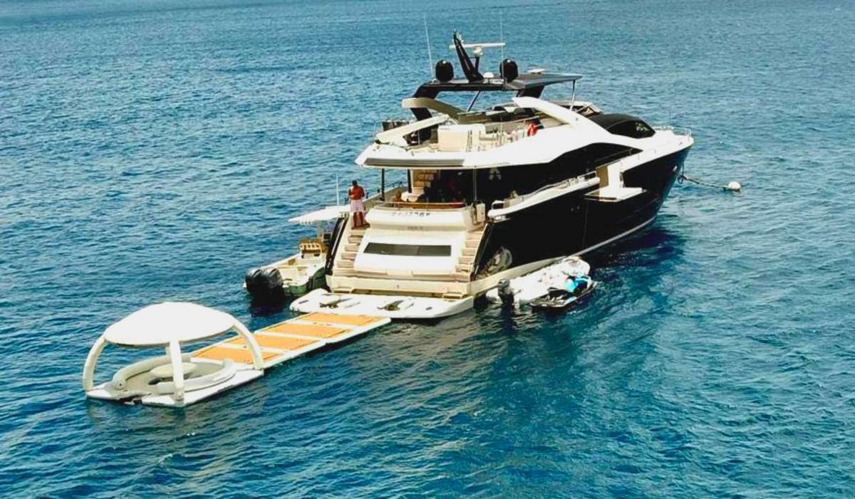 similar yachts