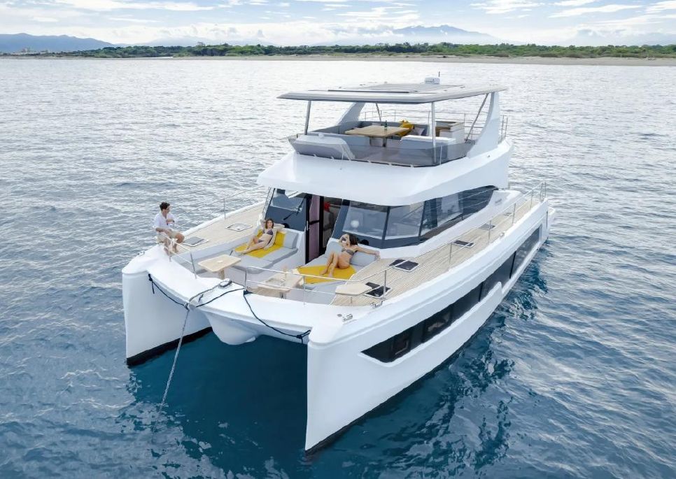Aventura 50 with five double cabins for 10 guests in the BVI